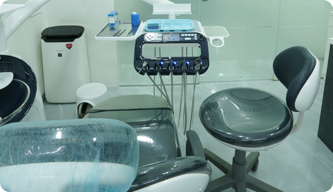 Close lookup of Dental chair with instrument tray, foot rest, suction function, arm rest, foot rest  at the smile spa dentistry mumbai